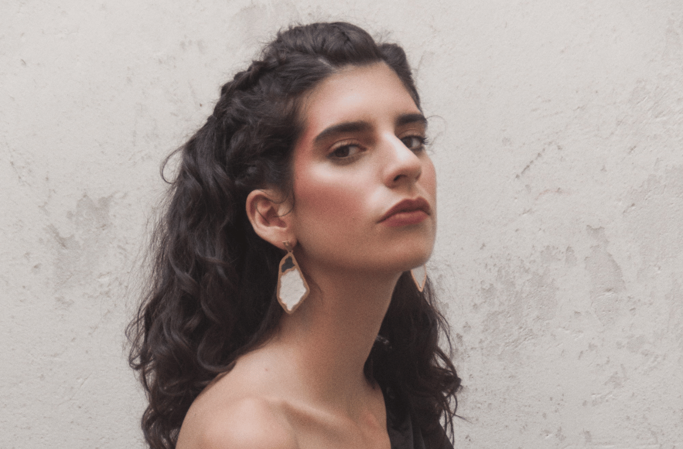 Blushing Beauties How to Choose the Perfect Blush for Olive Skin